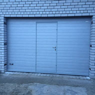 Секционные ворота с калиткой на гараж